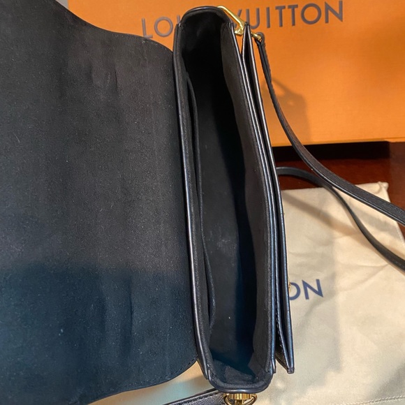 Louis Vuitton Very Messenger - Picture 4 of 13